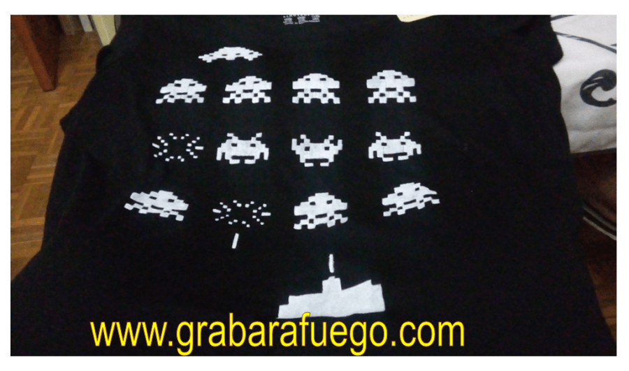 caniseta space invaders