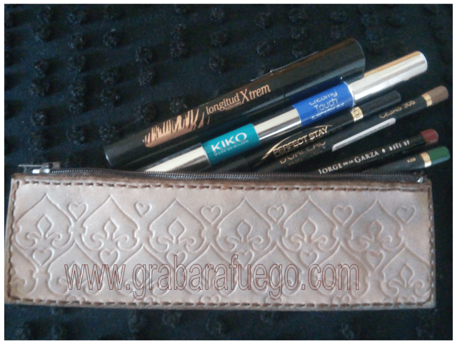 estuche esgrafiado contorno2.png