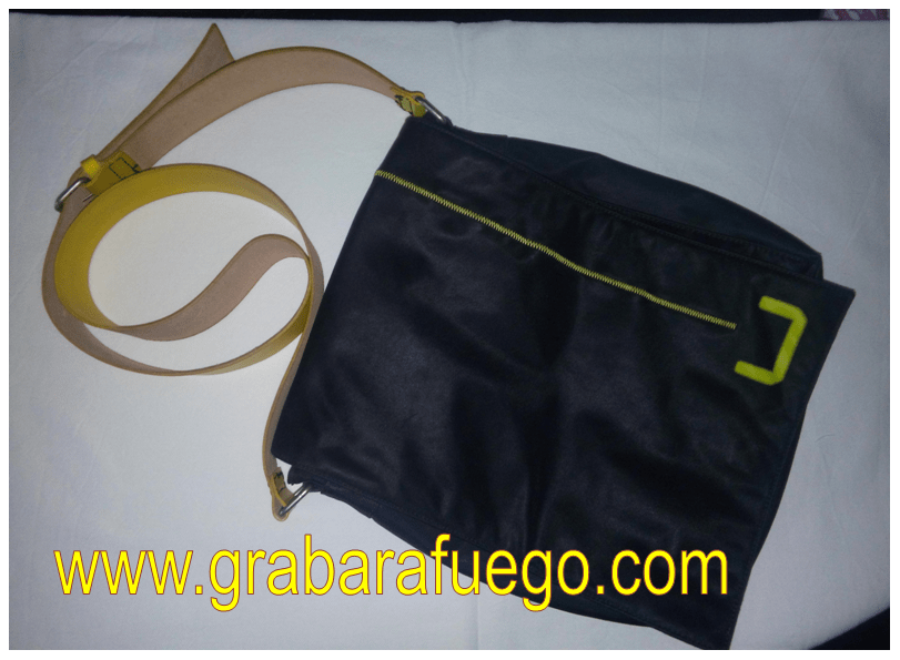 bolso amarillo
